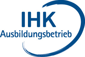 Logo der IHK mit dem Schriftzug "IHK Ausbildungsbetrieb".